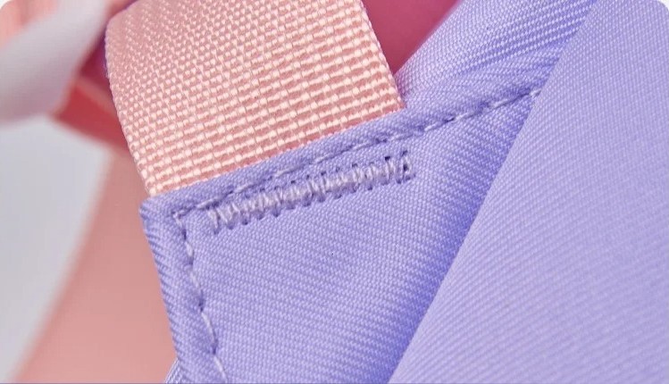 Mädchen ranzen genauerer anblick