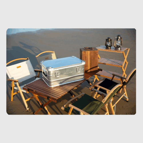 Alubox auf dem tisch