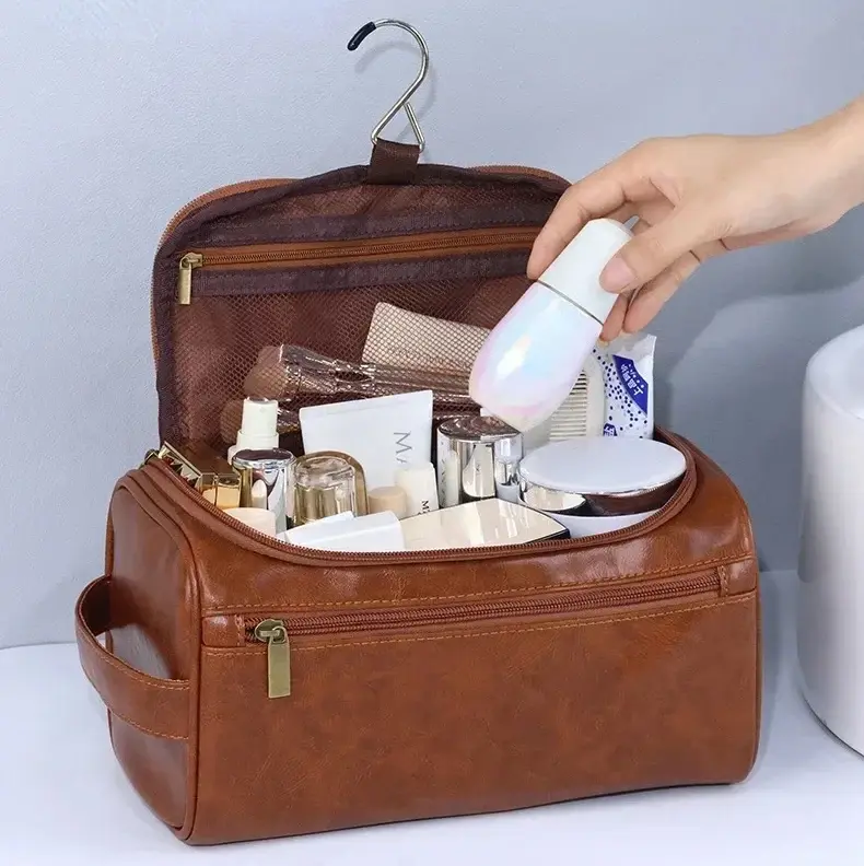 Ein Kulturbeutel Leder Herren durchdachte details